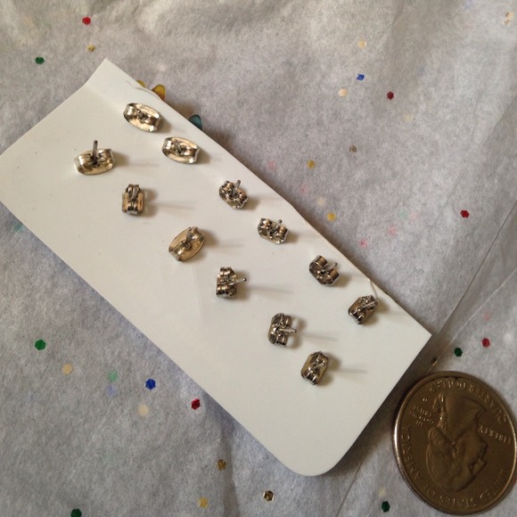 ❌SoLD❌Gummy Bear Stud Earrings - Picture 3 of 3