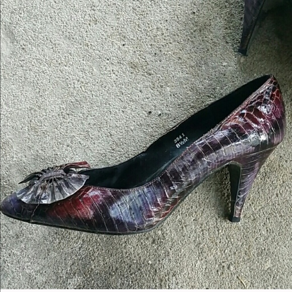 Multi color heel
