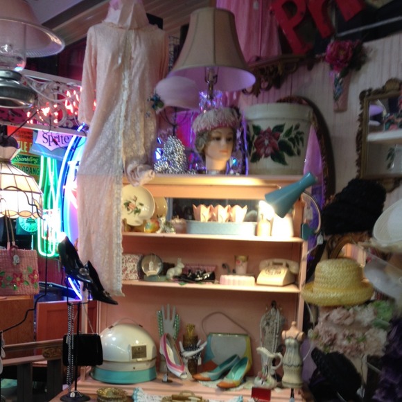 I love VINTAGE FASHION!  Check out my closet!