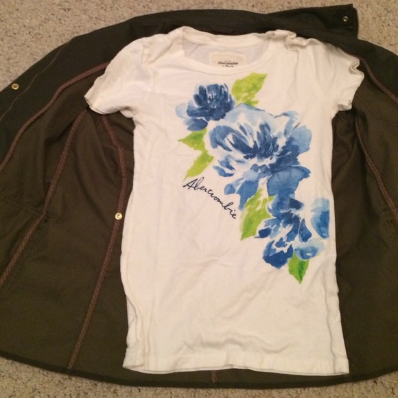 Light floral T-shirt - Picture 2 of 2