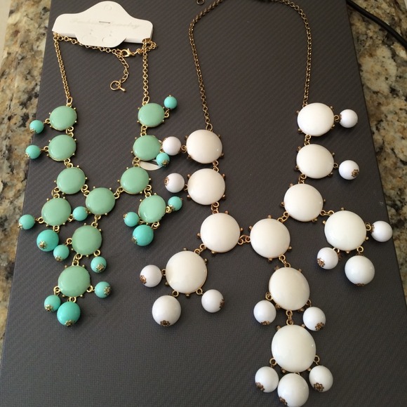 SOLD ❌Mini Bubble Necklace - Picture 3 of 3