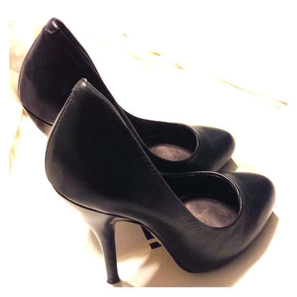 BAKERS black pumps