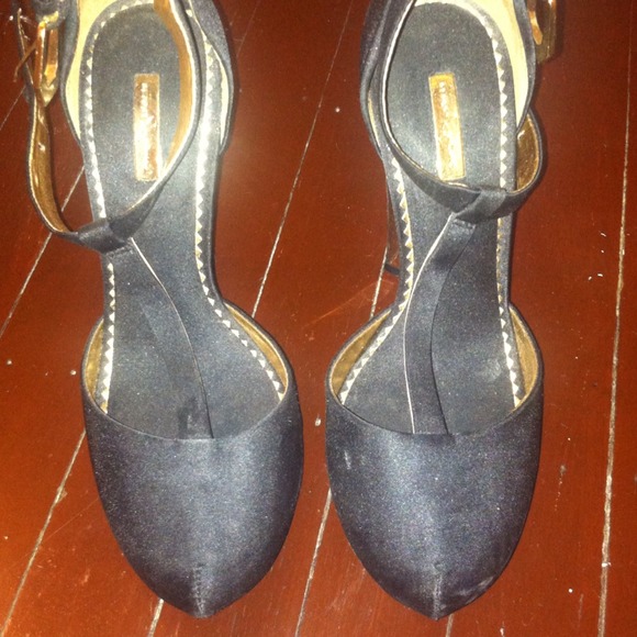 REPORT SIGNATURE heels