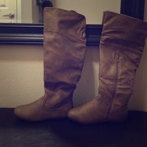 New! Brown flat boots