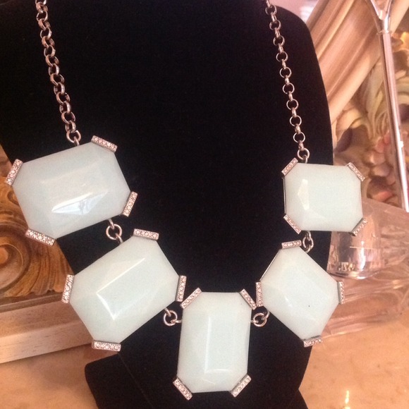 💎 Statement Necklace 💎 - Picture 2 of 4