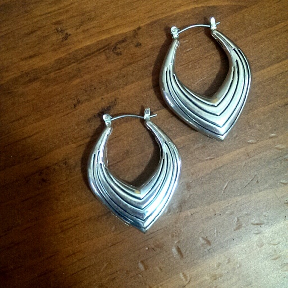 3D 70s Style Silver+Black Earrings - Picture 2 of 2