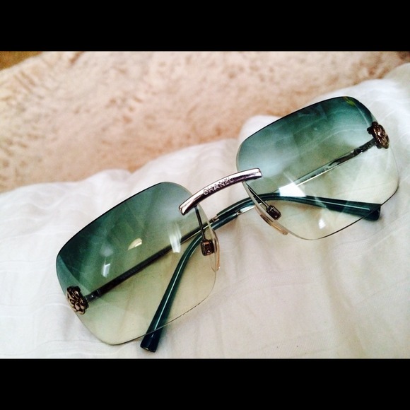💯Authentic chanel green tint frameless shades
