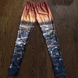 SOLD Mr GuGu & Miss Go City Skyline Leggings - M