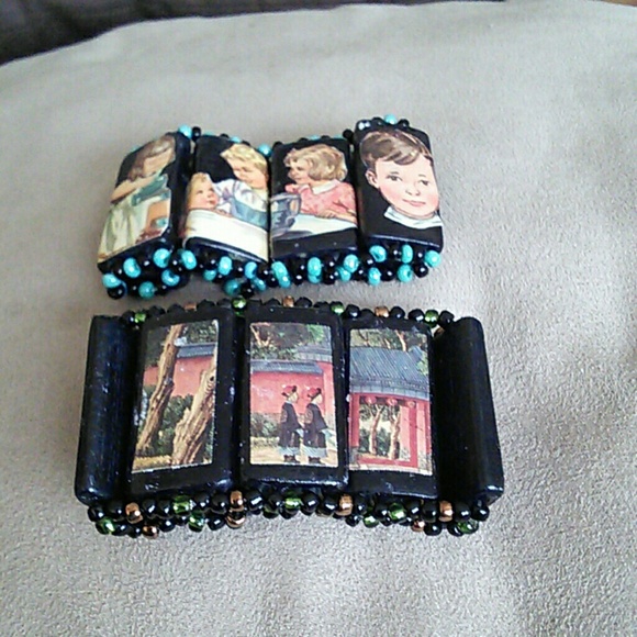 2 Bracelets