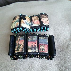 2 Bracelets