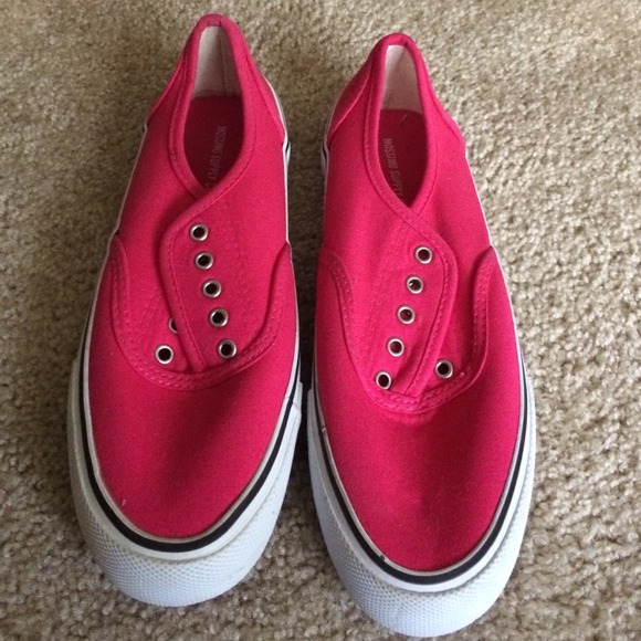 Size 8 pink shoes