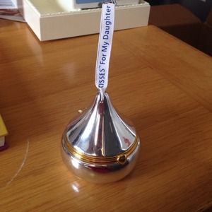 Hershey kiss music box