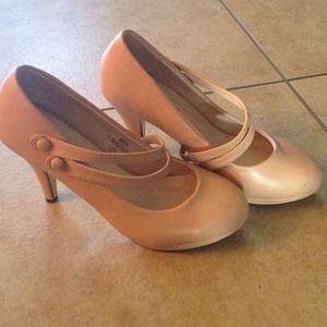 Nude/beige/light pink mod mid-height heals
