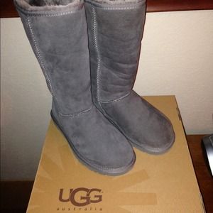 💯% Auth UGG Bundle For Kim