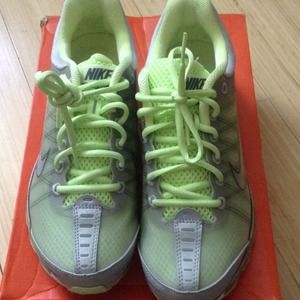 Women grey and lime green air max 2009