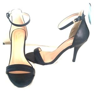 💥sold in bundle💥Sexy Strappy Black High Heel