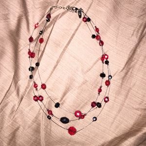 💃💃red & black wired necklace- perfect accessory!