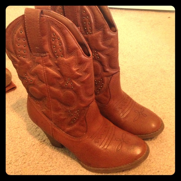 CUTE COWGIRL BOOTS