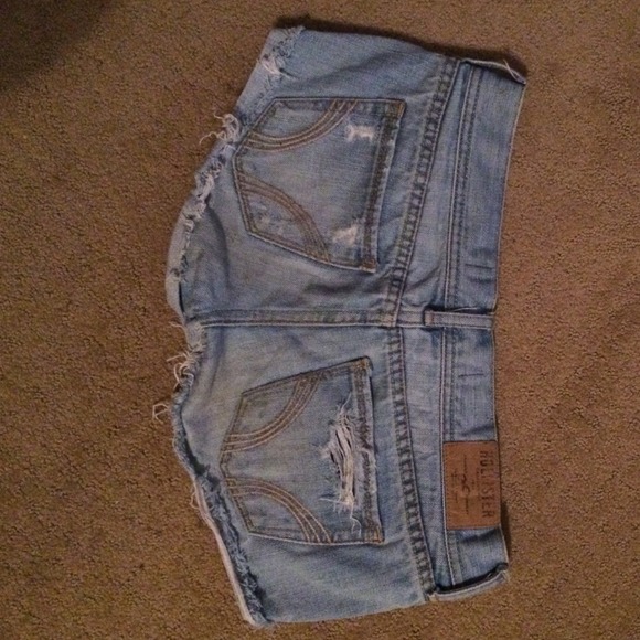 Light Wash Ripped Shorts - Picture 3 of 3