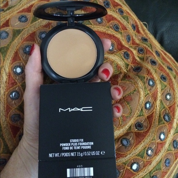 🔴traded🔴M•A•C studio fix fndationpowder NW 35 💋