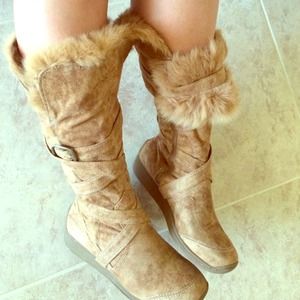 Boots with real fur