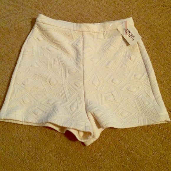 NEW geometric cream high waisted shorts