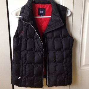 Gap down vest- black size xs fits like a small