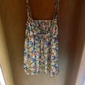 Adorable floral Hollister tank top!