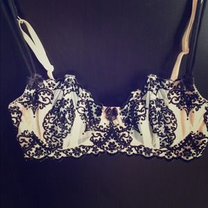 🚫SOLD on ebay🚫NWOT Victoria's Secret Bustier Bra