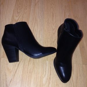 UO chelesea bootie