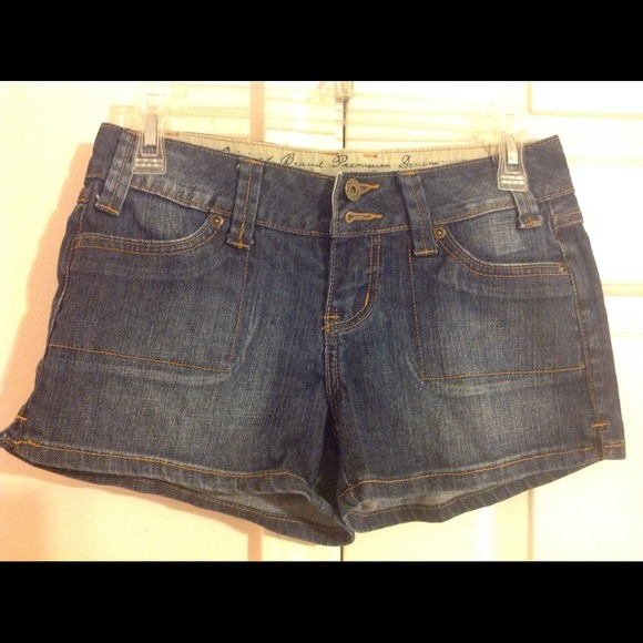 Denim short - Picture 1 of 2