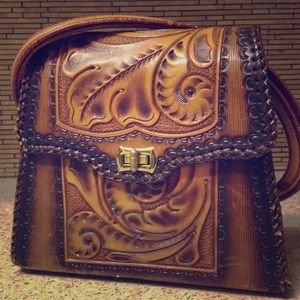 🚩HOLD🚩 Vintage VTG tooled leather handbag