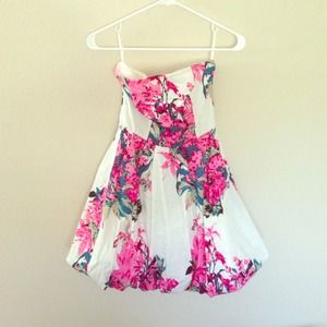 White floral flowy strapless sun dress!