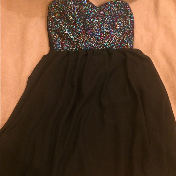 Dresses & Skirts - Beautiful sequence dress!