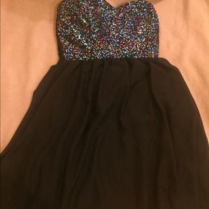 Beautiful sequence dress!