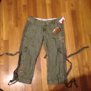 Army green loose fit Capri pants.