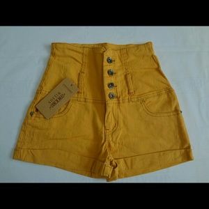 Trendy high waist shorts