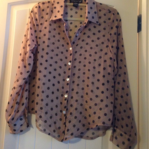 ❌ SOLD Tan/black polka dot button up