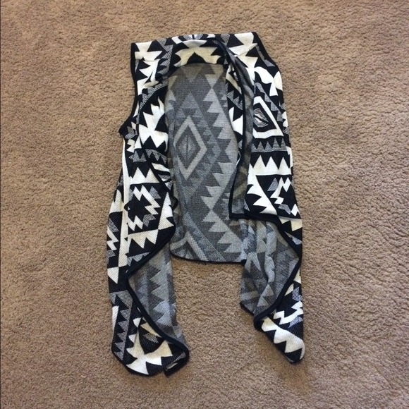 Sleeveless Aztec Cardigan