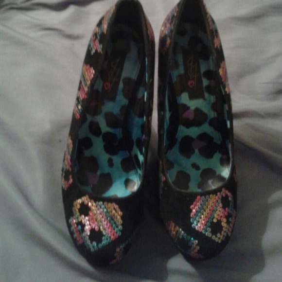 Iron fist skull heels size 6