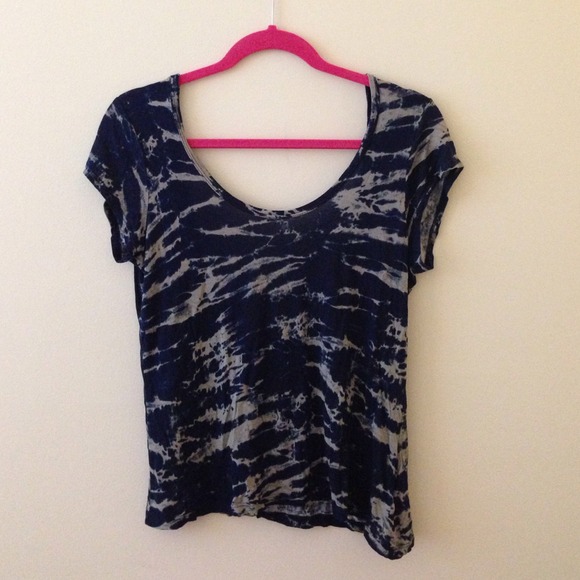 Navy & beige tee