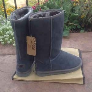 NEW Grey UGG boots, classic tall!! 👌👌