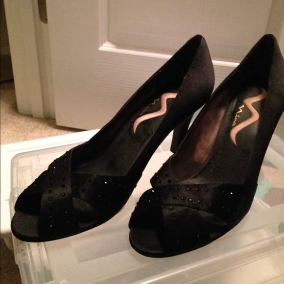 Black satin dress shoe