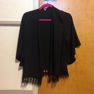 Kimono black with black lace on the bottom