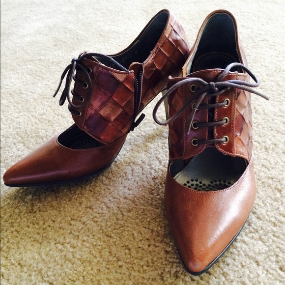 Shoes - Picture 2 of 3