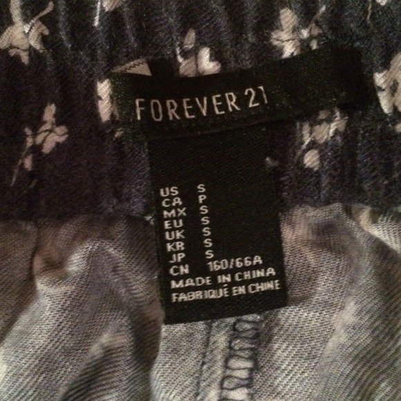 💎Forever 21 shorts💎 - Picture 2 of 3