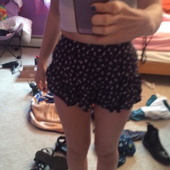 💎Forever 21 shorts💎 - Picture 3 of 3