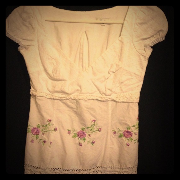 Cute chic country v plunge lacey top