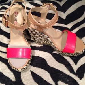 JustFab Shoes - Just Fab Platforms in Red, Black, Tan and Gold JustFab Shoes - Just Fab Platforms in Red, Black, Tan and Gold