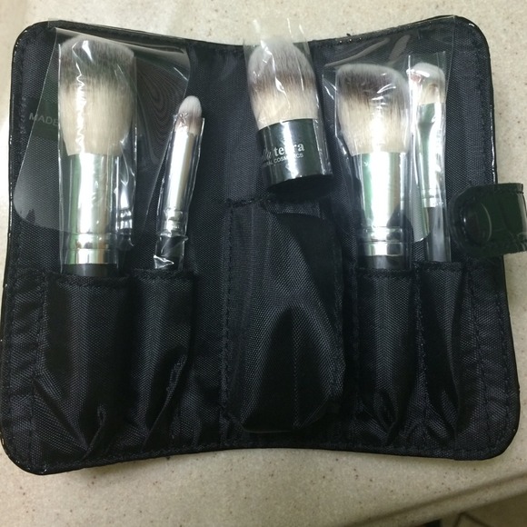 BELLA TERRA TRAVEL PACK BRUSHES
